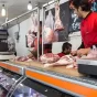 گوشت در بازار با قیمت هایی متفاوت دیده می‌شود